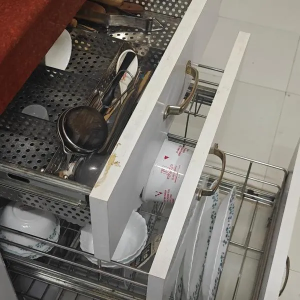 Homestay - Serviced Apartment "ISH Atithya" with Modular Kitchen, various amenities and Complimentary Breakfast in Lucknow, IN, khách sạn ở Lucknow