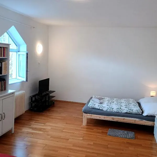 Ubytování nad kostelem, hotel v Praze