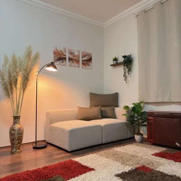 Boldog Deluxe apartman, Hotel in Szolnok