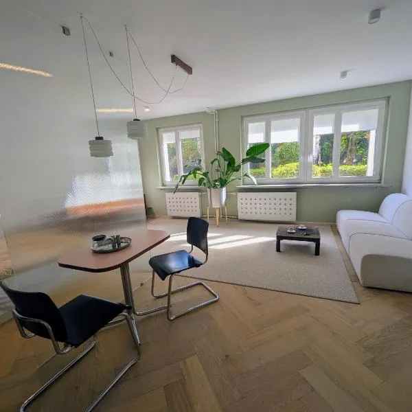 Rakietników vintage condo, hotel in Warsaw