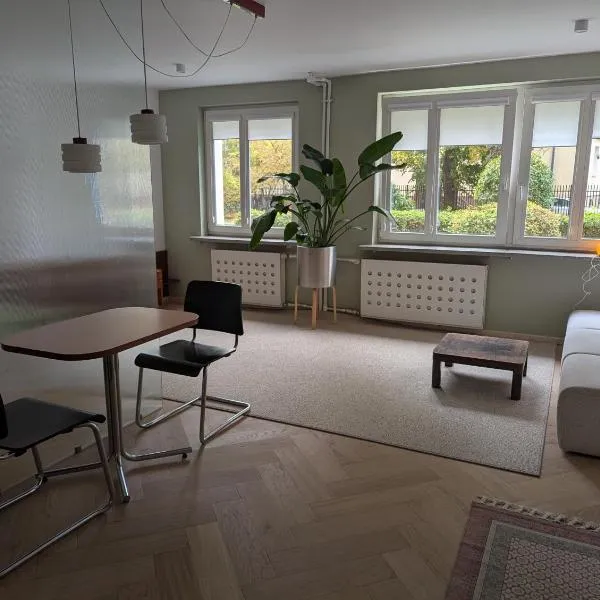 Rakietników vintage condo, hotel in Warsaw