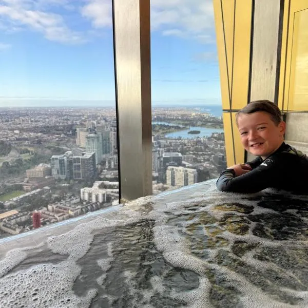 Matilda's Skyview - Luxe 2BR, 2BA Near Crown, ξενοδοχείο στη Μελβούρνη