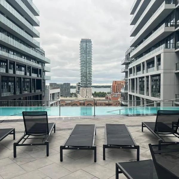 Downtown Luxury Condo Gym & Parking, hotel sa Toronto