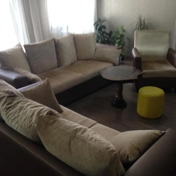 Cheap and Chic, hotel in Batumi