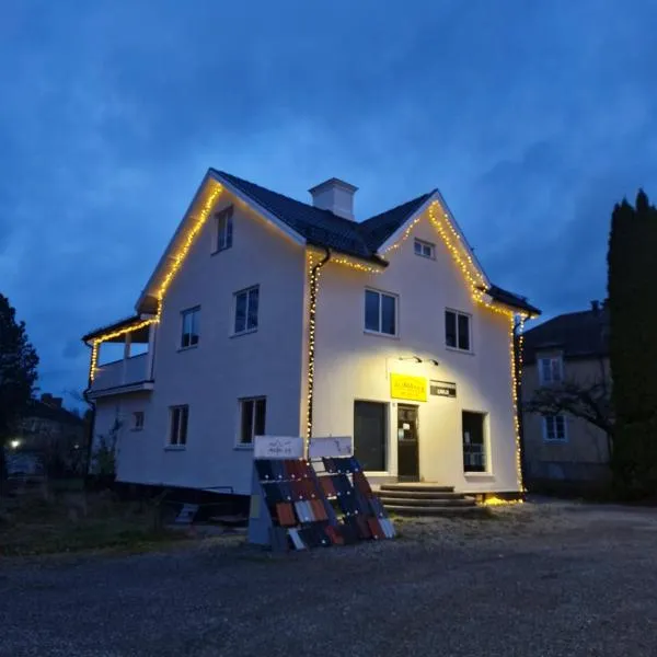 Rymlig lägenhet I hjärtat av Lindesberg 95kvm, Hotel in Lindesberg