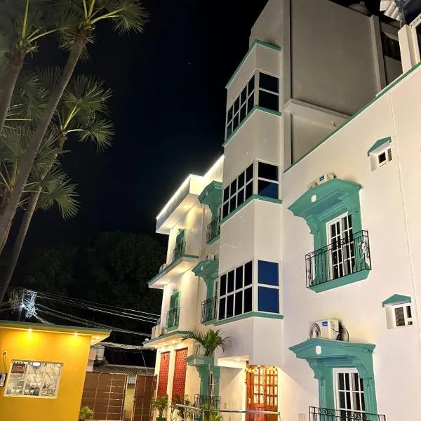 LUXUS Resort - Swimming Pool, hotel v destinaci Puduččéri