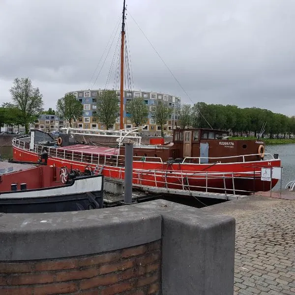 Boat Hotel SIX Rotterdam, hotel v Rotterdamu