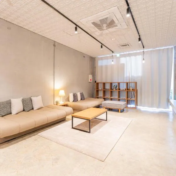 Hotel art rock, Hotel in Takamatsu