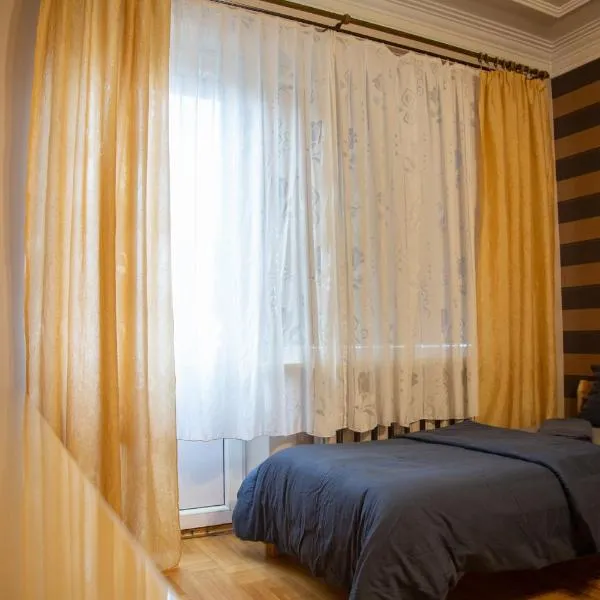 Azimut Guest House Quiet Getaway Garden Sauna, מלון בשאולאי