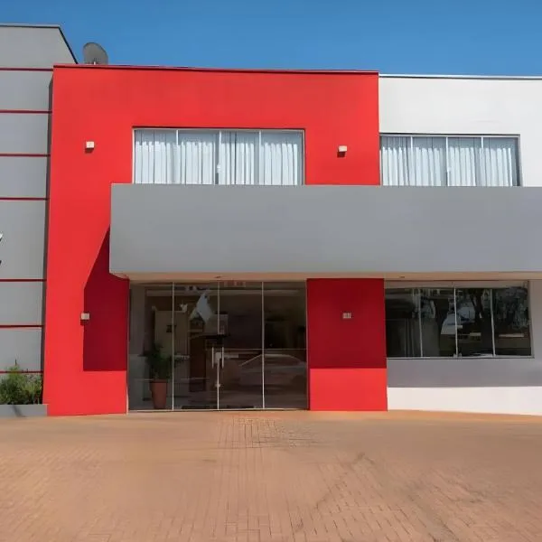 Hotel Vitória - Guaíra、グァイーラのホテル