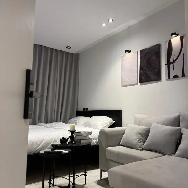 Luxury studio with smart self check-in أستديو راقي بدخْول ذاتي حي الصحافة, hotel in Riyadh