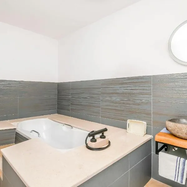 Apartments and Room Napoli, hotel v Boli