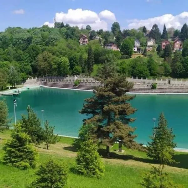 Kuća za odmor u prirodi NINA Jezero Orahovica, hotel in Duzluk