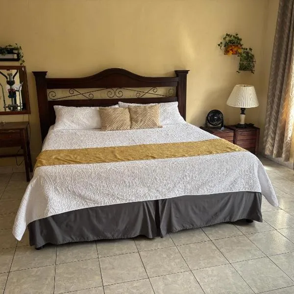 Seguridad, confort y excelente ubicación, hotelli kohteessa Amatitlán