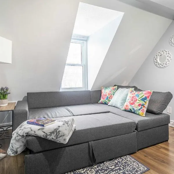 Urban 1BR Gem with Kitchen, Smart TV & Workspace, hôtel à Ottawa