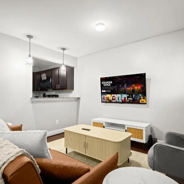 Lux 1BR Apt in North Loop Near UT Free Parking, hotel v destinaci Austin