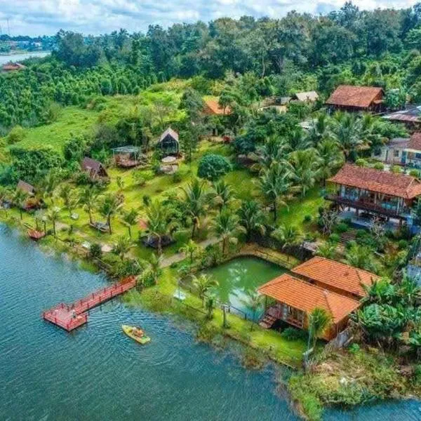 Lá Homestay Đăkmil, hotel a Ðak Lao