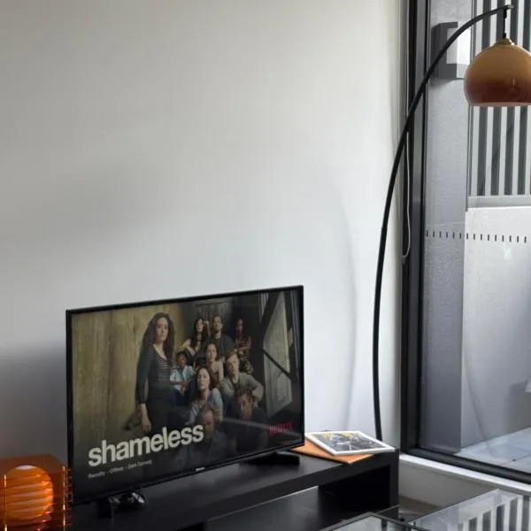 Waterfront High Rise 5 Beds 2 Car Parks, hotel in Sydney