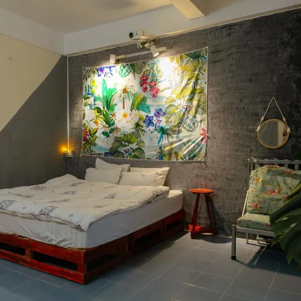 Bụi Hostel - Ferry to Rạch Giá, hotel v destinaci Rach Gia