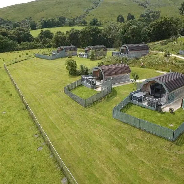 Bonnie Barns - Adults Only Luxury Lodges with hot tubs, hotel in Luss