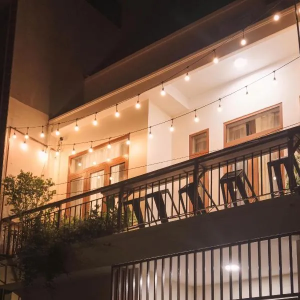 N&N Modern House-3BRs-Mini Golf-Bida-5mins walk to My Khe Beach, hotel v destinaci Danang