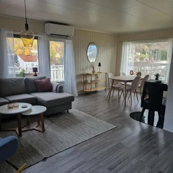 House with terrace and a big garden in centrum of Lyngseidet, hotel in Lyngseidet