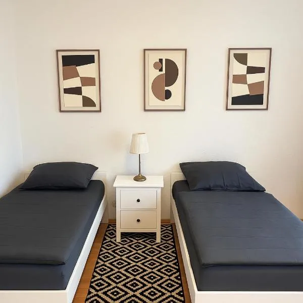 Messe Dus - 3 Rooms - 80qm - Sportpark Wedau, hotel u gradu 'Duisburg'