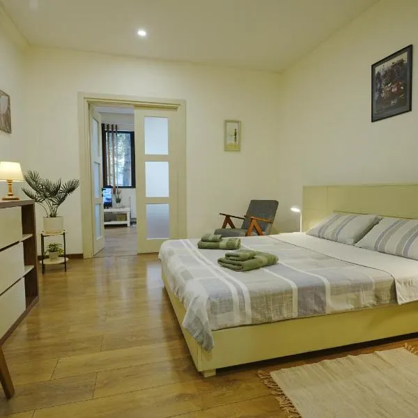 Cozy Apartment Near Holiday Inn, ξενοδοχείο στην Τιφλίδα