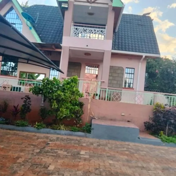 Kukis Place in Embu Airstrip-2 bedrooms with more beds, hotel in Embu