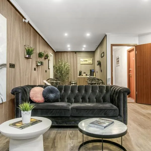 Flyers Airport Hotel, hotel en Keflavík