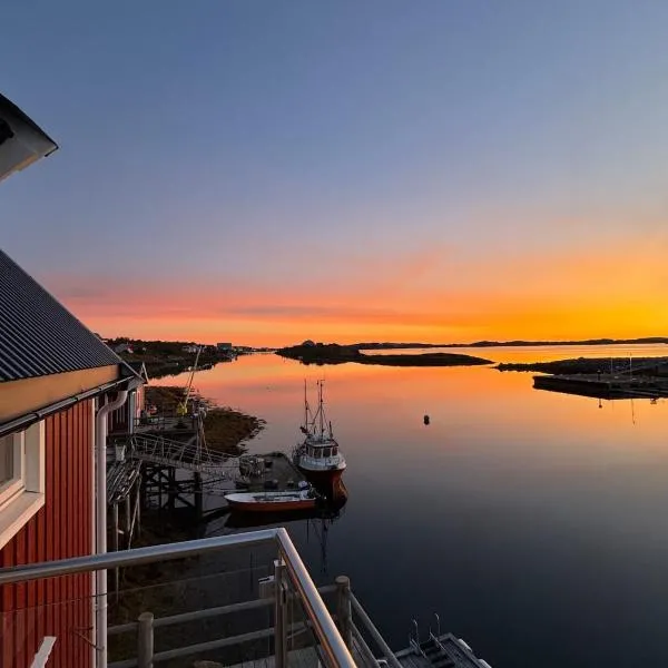 Ny rorbu med fantastisk havutsikt - rett ved vannet - inntil 6 personer, hotel i Brønnøysund