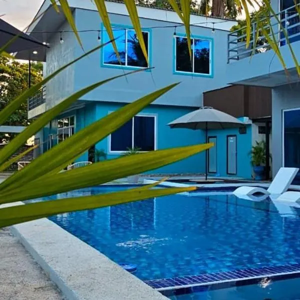 Kosta Brava Hotel y Restobar, hotel v destinaci El Majahual