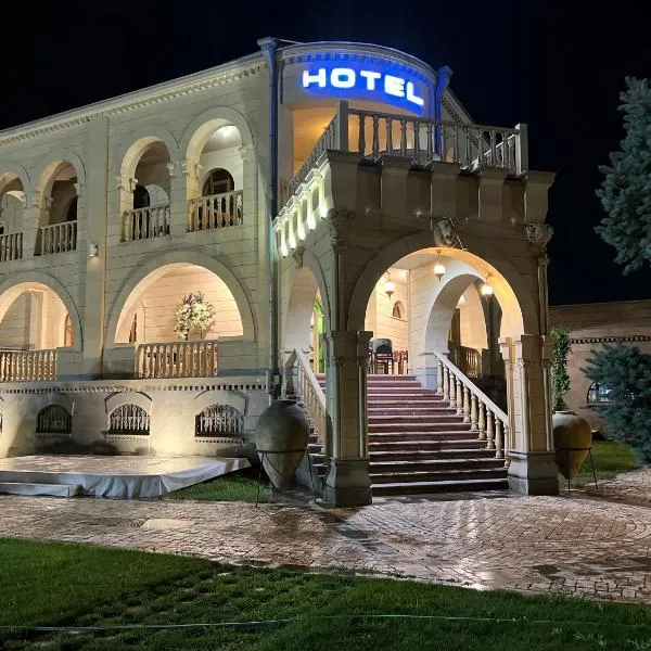 Otyak Plaza, hotel en Pʼarakʼar