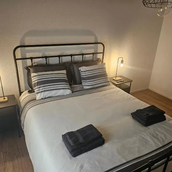 Villâris Chambres d'hôte, hotel in Yvonand