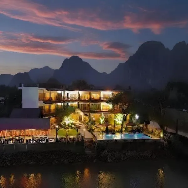 Intimate Riverside Resort, ξενοδοχείο σε Vang Vieng