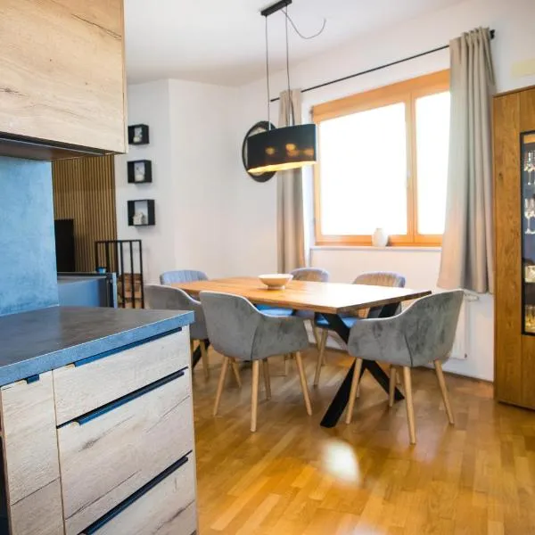 Apartment - Golden Fox 18 - Pohorske terase, ξενοδοχείο σε Hočko Pohorje