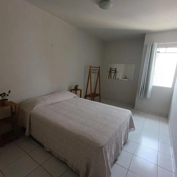 Quarto com banheiro privativo perto da praia، فندق في جواو بيسوا