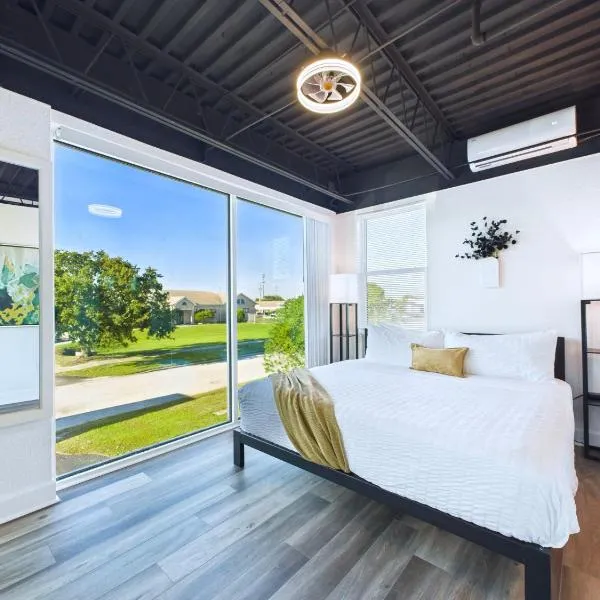 Rocket Launch View Loft Near Beach & Port-Unit 209, hotel in Cape Canaveral
