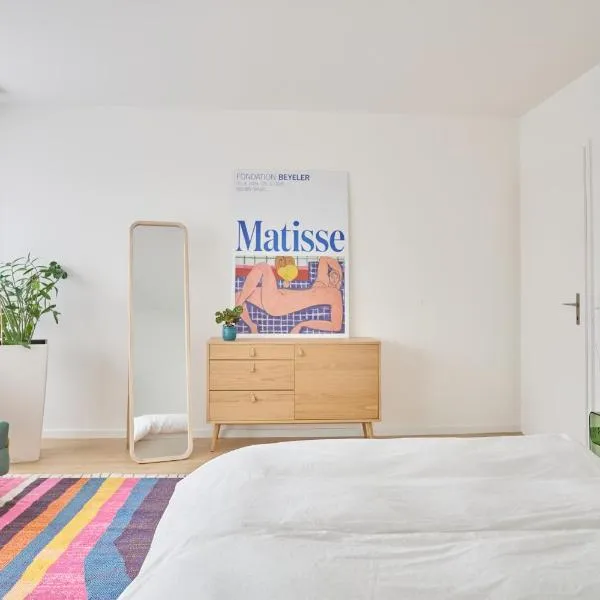 Central rooftop apartment with city view โรงแรมในบาเซิล