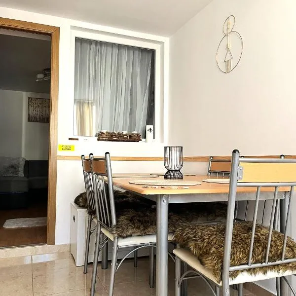 Rustic Breeze Azuga - BBQ, Fireplace and Parking, hotel in Azuga