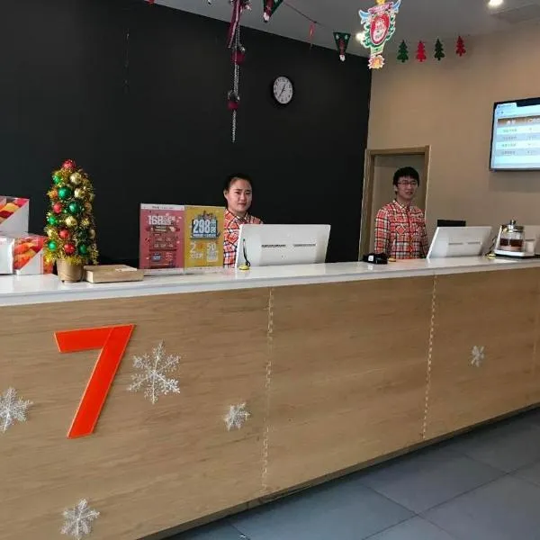 7 Days Premium·Shihezi Passenger Terminal, hotel v destinaci Shihezi