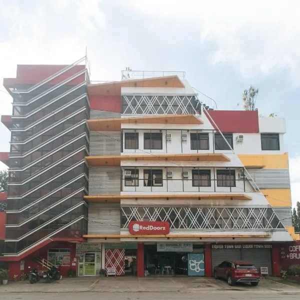 RedDoorz @ Benelio Suites Pavia Iloilo, hotel in Pavia