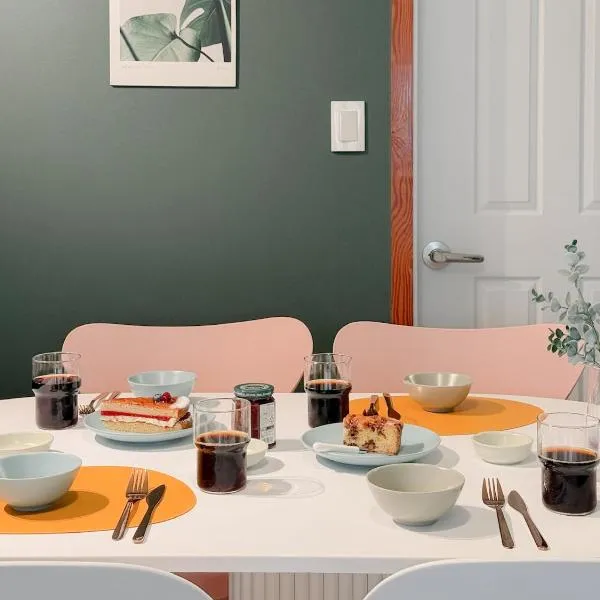 명동, 남대문 7분! 2층 복층 2룸 하우스, hotel in Seoul