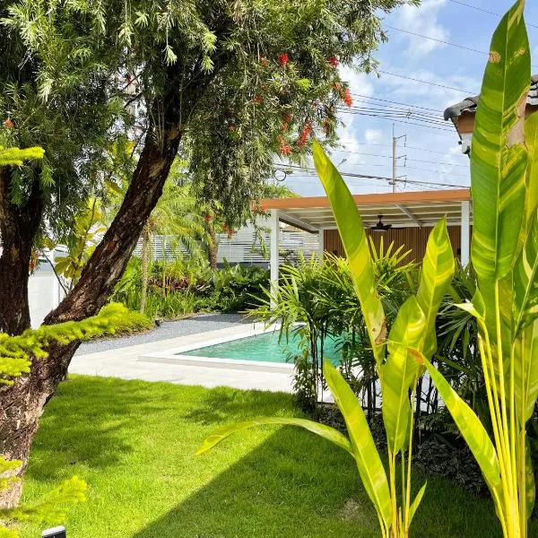 Lilly Pool Villa near Krabi Airport with Free Airport Shuttle, hotel sa Ban Tha Nun