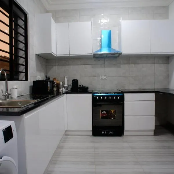 Regis Homes Int, хотел в Акра