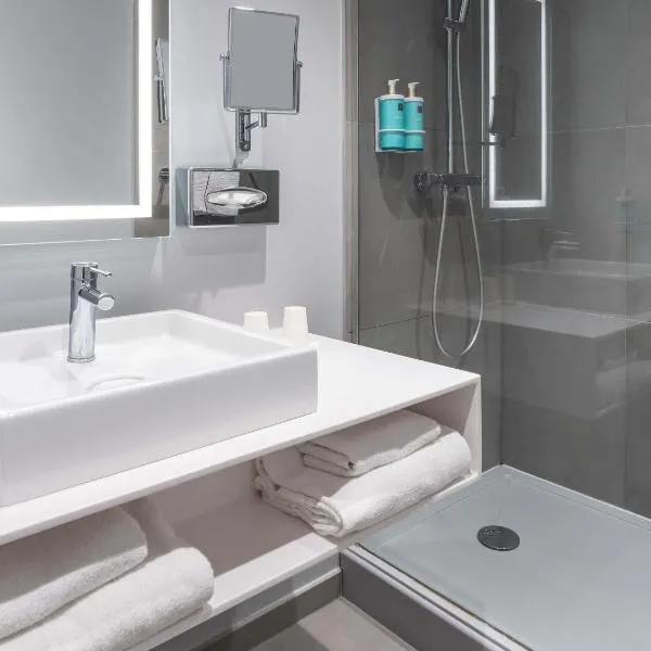 Novotel Deauville Plage, hotel u gradu Dovil