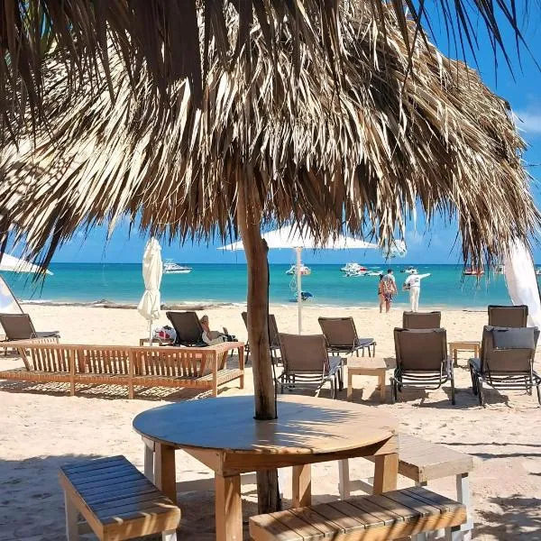 Beach Lounge Suites Punta Cana 1, hotel v destinaci Punta Cana