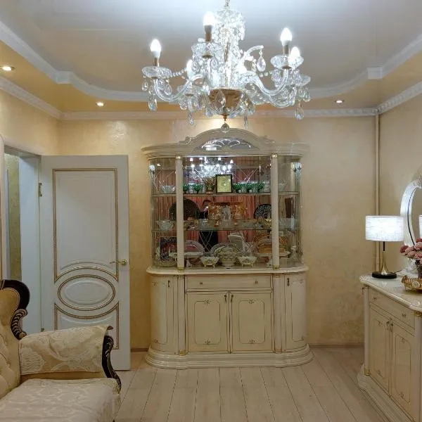 3 Rooms of the Sun Almaty Center Apartment, Hotel in Almaty