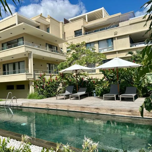 NEW Beachfront 3-bedrooms Apartment in Tamarin, Ocean Legend, hotel din Tamarin