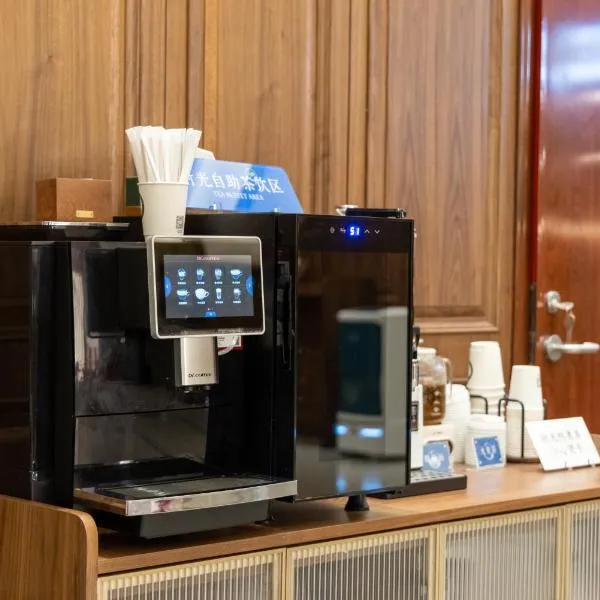 Nostalgia S Hotel Beijing Qianmen Street & Tianqiao Performing Arts Center 时光漫步S酒店 北京前门天桥艺术中心店 Free fresh ground coffee,Free laundry service, khách sạn ở Bắc Kinh